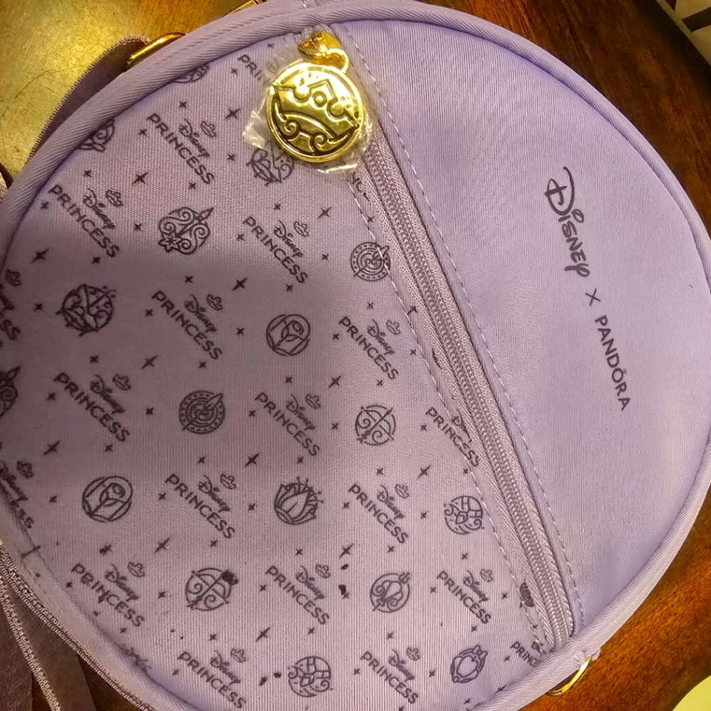 Petite Pandora crossbody Princess Marathon 2025